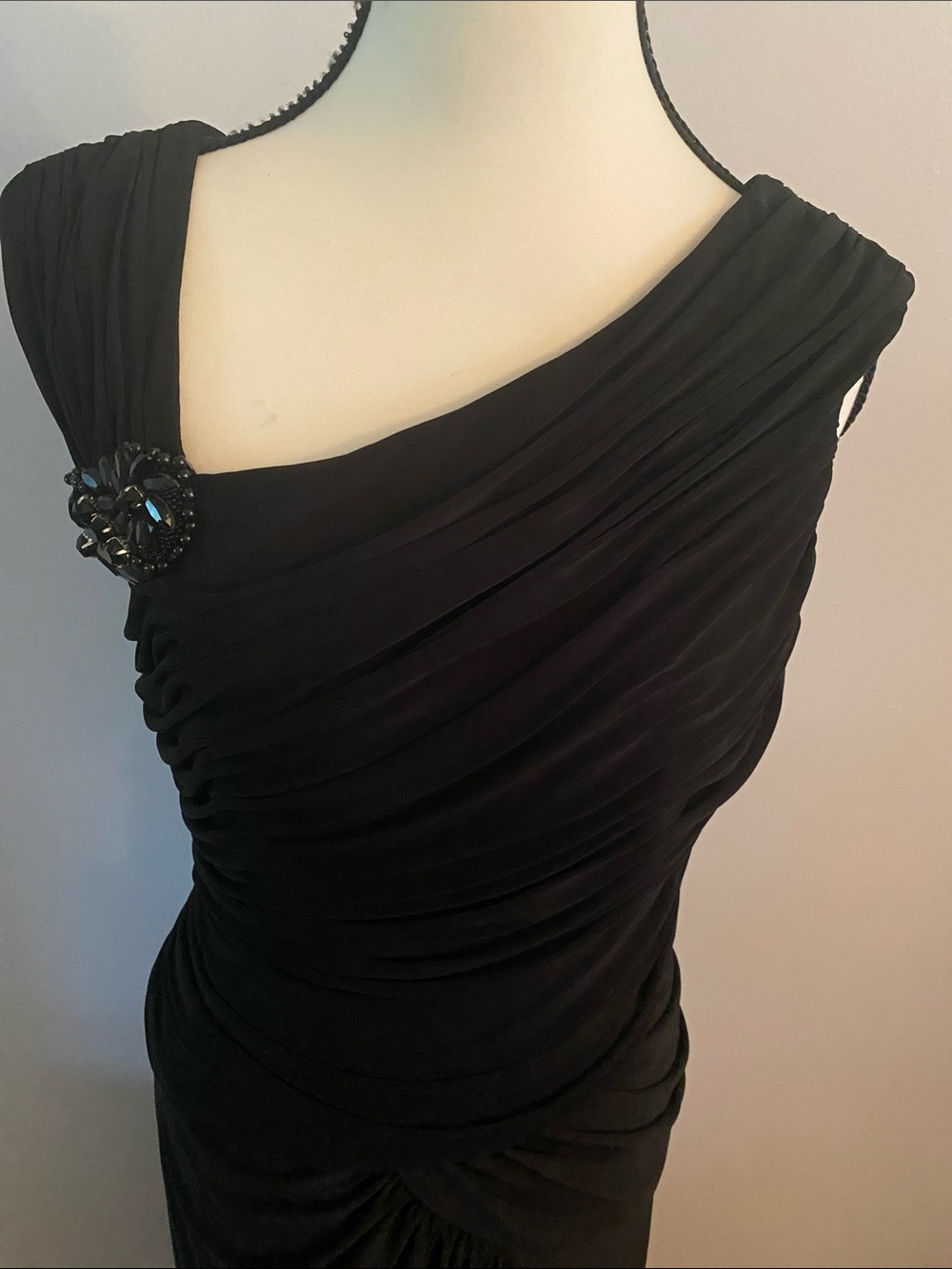 Adrianna Papell size 12 black figure flattering gown - Picture 4 of 13